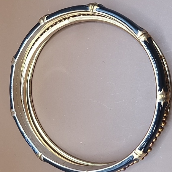 Three bangle bracelets in gold and black color - Picture 6 of 7